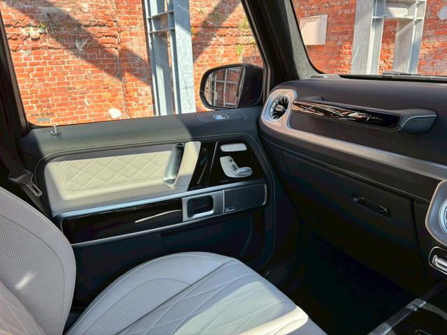 Ｇクラス Ｇ４５０ｄ　ローンチエディション　ワンオーナー／ホワイト革／サンルーフ／シートヒーター／ベンチレーション／純正ナビ・地デジ／シートマッサージャー／ブルメスターサウンド／冷温機能付きドリンクホルダー／ボディ同色背面タイヤカバー／（50枚目）