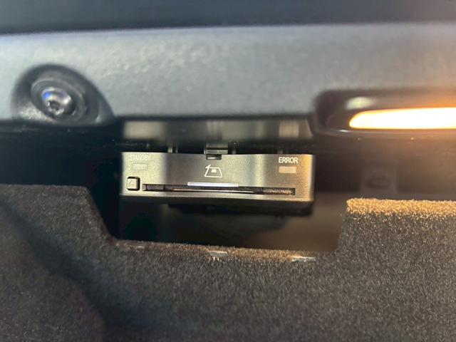 Ｇクラス Ｇ４５０ｄ　ローンチエディション　ワンオーナー／ホワイト革／サンルーフ／シートヒーター／ベンチレーション／純正ナビ・地デジ／シートマッサージャー／ブルメスターサウンド／冷温機能付きドリンクホルダー／ボディ同色背面タイヤカバー／（51枚目）