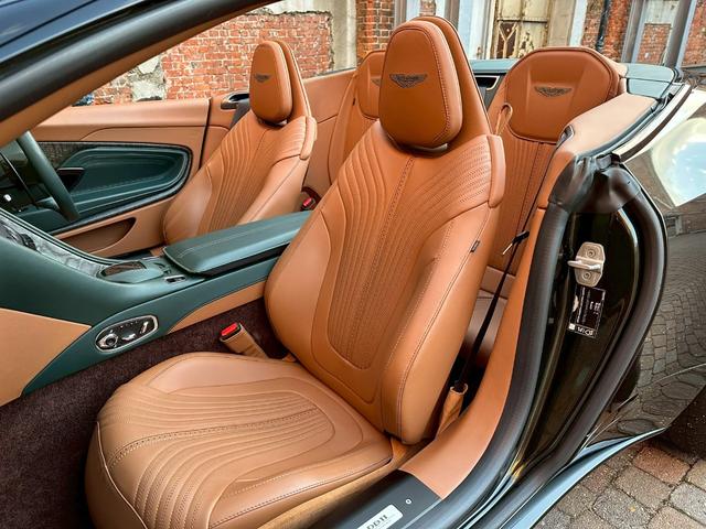 DB11 V8ヴォランテ/ダークグリーン/タン&グリーンツートンレザースティッチ入りシート/シートヒーター&ベンチレーション/アイボリーヘッドライナー/純正ナビ/純正20インチホイール/ゴールドキャリパー/(33枚目)