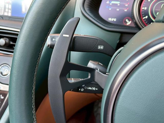 DB11 V8ヴォランテ/ダークグリーン/タン&グリーンツートンレザースティッチ入りシート/シートヒーター&ベンチレーション/アイボリーヘッドライナー/純正ナビ/純正20インチホイール/ゴールドキャリパー/(41枚目)