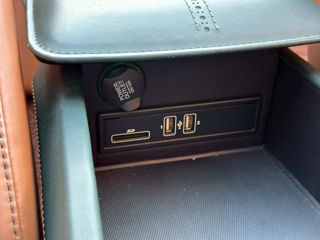 DB11 V8ヴォランテ/ダークグリーン/タン&グリーンツートンレザースティッチ入りシート/シートヒーター&ベンチレーション/アイボリーヘッドライナー/純正ナビ/純正20インチホイール/ゴールドキャリパー/(55枚目)