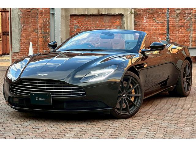 DB11 V8ヴォランテ/ダークグリーン/タン&グリーンツートンレザースティッチ入りシート/シートヒーター&ベンチレーション/アイボリーヘッドライナー/純正ナビ/純正20インチホイール/ゴールドキャリパー/(70枚目)