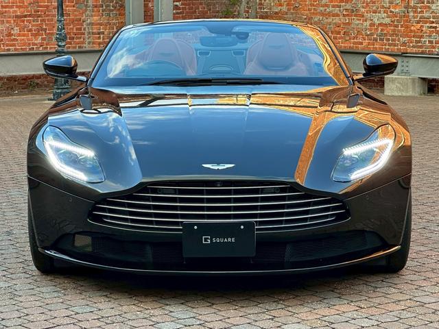 DB11 V8ヴォランテ/ダークグリーン/タン&グリーンツートンレザースティッチ入りシート/シートヒーター&ベンチレーション/アイボリーヘッドライナー/純正ナビ/純正20インチホイール/ゴールドキャリパー/(80枚目)