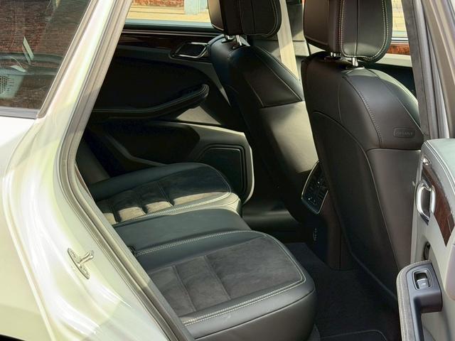 マカン マカンＧＴＳ　ＧＴＳインテリアＰＫＧ／スポーツエキゾースト／スポクロ／純正ナビ／レーンキープアシスト／シートヒーター／ＡＣＣ／ＥＴＣ／ハーフレザーシート／ＲＳスパイダーホイール（15枚目）