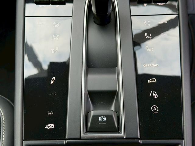 マカン マカンＧＴＳ　ＧＴＳインテリアＰＫＧ／スポーツエキゾースト／スポクロ／純正ナビ／レーンキープアシスト／シートヒーター／ＡＣＣ／ＥＴＣ／ハーフレザーシート／ＲＳスパイダーホイール（18枚目）