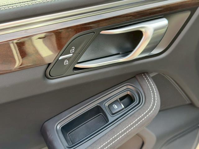 マカン マカンＧＴＳ　ＧＴＳインテリアＰＫＧ／スポーツエキゾースト／スポクロ／純正ナビ／レーンキープアシスト／シートヒーター／ＡＣＣ／ＥＴＣ／ハーフレザーシート／ＲＳスパイダーホイール（51枚目）