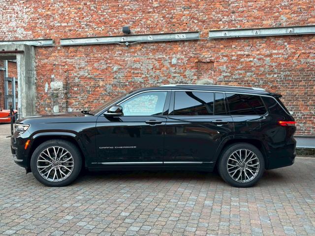 ジープ・グランドチェロキーＬ サミット　リザーブ　黒革／パノラマサンルーフ／シートヒーター／ベンチレーション／Ｍｃｌｎｔｏｓｈサウンド／デジタルインナーミラー／エアサス／純正ナビ・地デジ／全方位カメラ／Ａｐｐｌｅｃａｒｐｌａｙ／電動リアゲート／（12枚目）