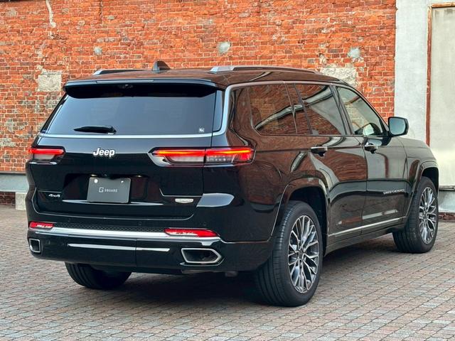 ジープ・グランドチェロキーＬ サミット　リザーブ　黒革／パノラマサンルーフ／シートヒーター／ベンチレーション／Ｍｃｌｎｔｏｓｈサウンド／デジタルインナーミラー／エアサス／純正ナビ・地デジ／全方位カメラ／Ａｐｐｌｅｃａｒｐｌａｙ／電動リアゲート／（14枚目）