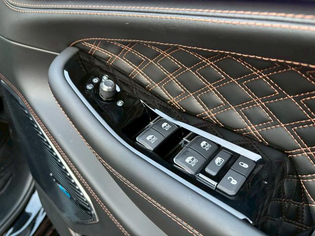 ジープ・グランドチェロキーＬ サミット　リザーブ　黒革／パノラマサンルーフ／シートヒーター／ベンチレーション／Ｍｃｌｎｔｏｓｈサウンド／デジタルインナーミラー／エアサス／純正ナビ・地デジ／全方位カメラ／Ａｐｐｌｅｃａｒｐｌａｙ／電動リアゲート／（26枚目）