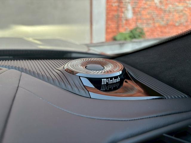 ジープ・グランドチェロキーＬ サミット　リザーブ　黒革／パノラマサンルーフ／シートヒーター／ベンチレーション／Ｍｃｌｎｔｏｓｈサウンド／デジタルインナーミラー／エアサス／純正ナビ・地デジ／全方位カメラ／Ａｐｐｌｅｃａｒｐｌａｙ／電動リアゲート／（33枚目）