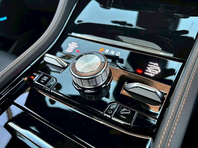 ジープ・グランドチェロキーＬ サミット　リザーブ　黒革／パノラマサンルーフ／シートヒーター／ベンチレーション／Ｍｃｌｎｔｏｓｈサウンド／デジタルインナーミラー／エアサス／純正ナビ・地デジ／全方位カメラ／Ａｐｐｌｅｃａｒｐｌａｙ／電動リアゲート／（48枚目）