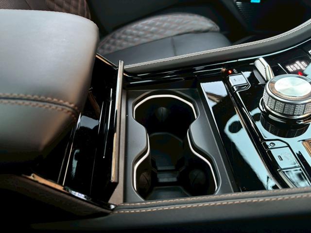 ジープ・グランドチェロキーＬ サミット　リザーブ　黒革／パノラマサンルーフ／シートヒーター／ベンチレーション／Ｍｃｌｎｔｏｓｈサウンド／デジタルインナーミラー／エアサス／純正ナビ・地デジ／全方位カメラ／Ａｐｐｌｅｃａｒｐｌａｙ／電動リアゲート／（49枚目）