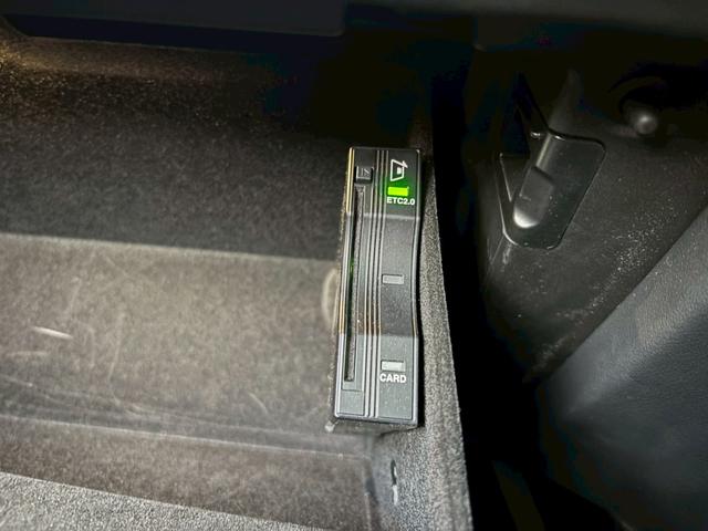 ジープ・グランドチェロキーＬ サミット　リザーブ　黒革／パノラマサンルーフ／シートヒーター／ベンチレーション／Ｍｃｌｎｔｏｓｈサウンド／デジタルインナーミラー／エアサス／純正ナビ・地デジ／全方位カメラ／Ａｐｐｌｅｃａｒｐｌａｙ／電動リアゲート／（54枚目）