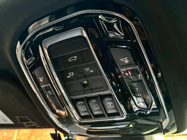 ジープ・グランドチェロキーＬ サミット　リザーブ　黒革／パノラマサンルーフ／シートヒーター／ベンチレーション／Ｍｃｌｎｔｏｓｈサウンド／デジタルインナーミラー／エアサス／純正ナビ・地デジ／全方位カメラ／Ａｐｐｌｅｃａｒｐｌａｙ／電動リアゲート／（55枚目）