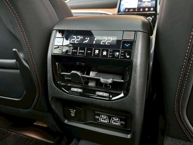 ジープ・グランドチェロキーＬ サミット　リザーブ　黒革／パノラマサンルーフ／シートヒーター／ベンチレーション／Ｍｃｌｎｔｏｓｈサウンド／デジタルインナーミラー／エアサス／純正ナビ・地デジ／全方位カメラ／Ａｐｐｌｅｃａｒｐｌａｙ／電動リアゲート／（58枚目）