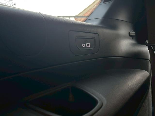 ジープ・グランドチェロキーＬ サミット　リザーブ　黒革／パノラマサンルーフ／シートヒーター／ベンチレーション／Ｍｃｌｎｔｏｓｈサウンド／デジタルインナーミラー／エアサス／純正ナビ・地デジ／全方位カメラ／Ａｐｐｌｅｃａｒｐｌａｙ／電動リアゲート／（64枚目）