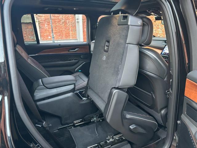 ジープ・グランドチェロキーＬ サミット　リザーブ　黒革／パノラマサンルーフ／シートヒーター／ベンチレーション／Ｍｃｌｎｔｏｓｈサウンド／デジタルインナーミラー／エアサス／純正ナビ・地デジ／全方位カメラ／Ａｐｐｌｅｃａｒｐｌａｙ／電動リアゲート／（65枚目）