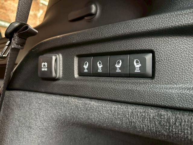 ジープ・グランドチェロキーＬ サミット　リザーブ　黒革／パノラマサンルーフ／シートヒーター／ベンチレーション／Ｍｃｌｎｔｏｓｈサウンド／デジタルインナーミラー／エアサス／純正ナビ・地デジ／全方位カメラ／Ａｐｐｌｅｃａｒｐｌａｙ／電動リアゲート／（69枚目）