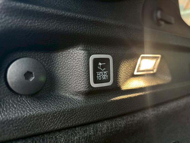 ジープ・グランドチェロキーＬ サミット　リザーブ　黒革／パノラマサンルーフ／シートヒーター／ベンチレーション／Ｍｃｌｎｔｏｓｈサウンド／デジタルインナーミラー／エアサス／純正ナビ・地デジ／全方位カメラ／Ａｐｐｌｅｃａｒｐｌａｙ／電動リアゲート／（70枚目）