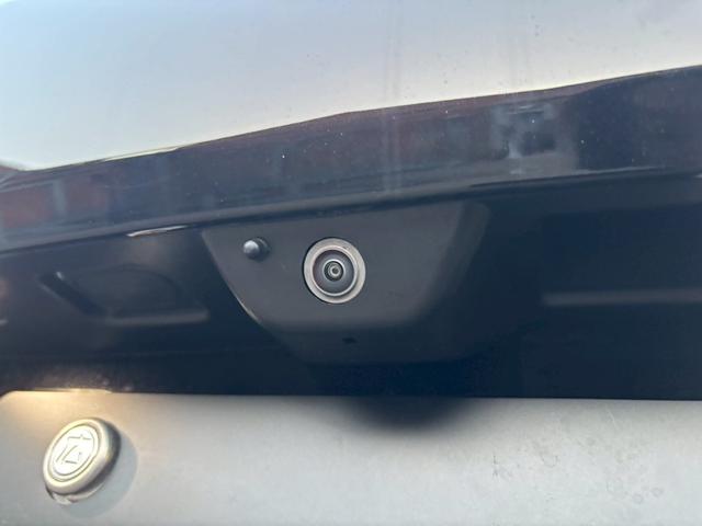 ジープ・グランドチェロキーＬ サミット　リザーブ　黒革／パノラマサンルーフ／シートヒーター／ベンチレーション／Ｍｃｌｎｔｏｓｈサウンド／デジタルインナーミラー／エアサス／純正ナビ・地デジ／全方位カメラ／Ａｐｐｌｅｃａｒｐｌａｙ／電動リアゲート／（72枚目）