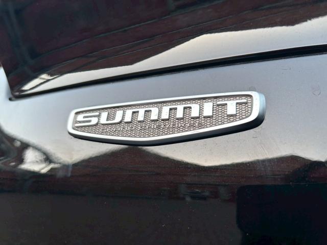 ジープ・グランドチェロキーＬ サミット　リザーブ　黒革／パノラマサンルーフ／シートヒーター／ベンチレーション／Ｍｃｌｎｔｏｓｈサウンド／デジタルインナーミラー／エアサス／純正ナビ・地デジ／全方位カメラ／Ａｐｐｌｅｃａｒｐｌａｙ／電動リアゲート／（73枚目）