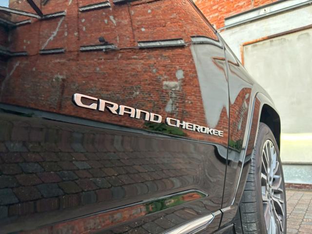 ジープ・グランドチェロキーＬ サミット　リザーブ　黒革／パノラマサンルーフ／シートヒーター／ベンチレーション／Ｍｃｌｎｔｏｓｈサウンド／デジタルインナーミラー／エアサス／純正ナビ・地デジ／全方位カメラ／Ａｐｐｌｅｃａｒｐｌａｙ／電動リアゲート／（74枚目）