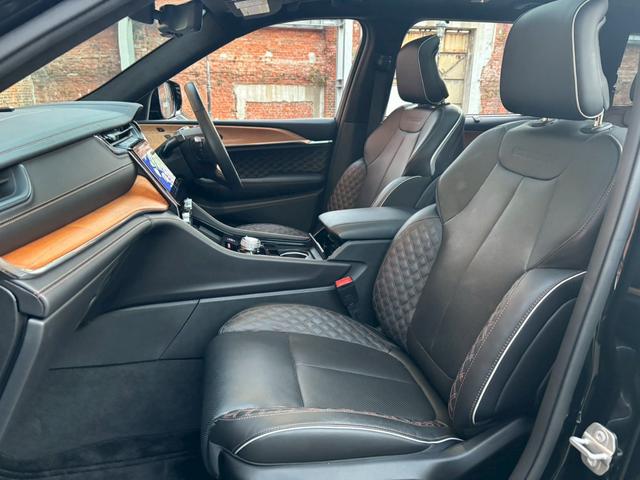 ジープ・グランドチェロキーＬ サミット　リザーブ　黒革／パノラマサンルーフ／シートヒーター／ベンチレーション／Ｍｃｌｎｔｏｓｈサウンド／デジタルインナーミラー／エアサス／純正ナビ・地デジ／全方位カメラ／Ａｐｐｌｅｃａｒｐｌａｙ／電動リアゲート／（79枚目）