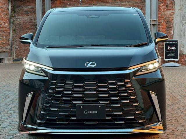 ＬＭ ＬＭ５００ｈ　エグゼクティブ　モデリスタエアロ／４８インチ後席スクリーン／１９インチ純正ＡＷ／ガラスルーフ／マークレビンソン／全周囲カメラ／デジタルインナーミラー／ユニバーサルステップ／グラファイトブラックガラスフレーク（4枚目）