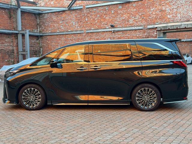 ＬＭ ＬＭ５００ｈ　エグゼクティブ　モデリスタエアロ／４８インチ後席スクリーン／１９インチ純正ＡＷ／ガラスルーフ／マークレビンソン／全周囲カメラ／デジタルインナーミラー／ユニバーサルステップ／グラファイトブラックガラスフレーク（6枚目）