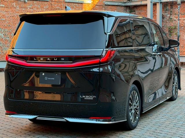 ＬＭ ＬＭ５００ｈ　エグゼクティブ　モデリスタエアロ／４８インチ後席スクリーン／１９インチ純正ＡＷ／ガラスルーフ／マークレビンソン／全周囲カメラ／デジタルインナーミラー／ユニバーサルステップ／グラファイトブラックガラスフレーク（7枚目）