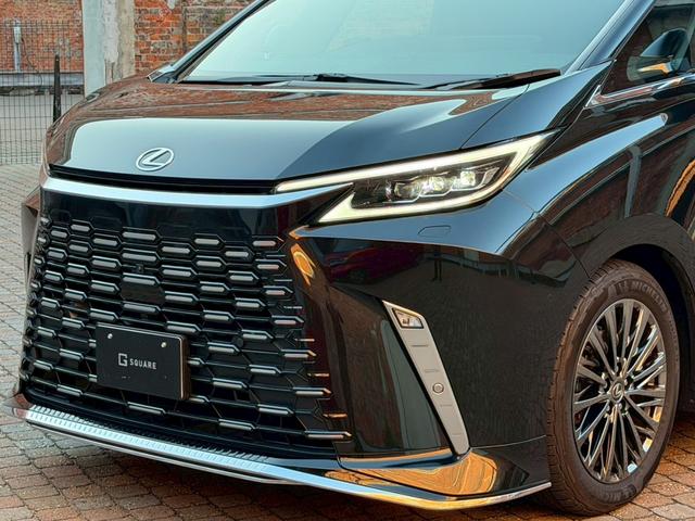 ＬＭ ＬＭ５００ｈ　エグゼクティブ　モデリスタエアロ／４８インチ後席スクリーン／１９インチ純正ＡＷ／ガラスルーフ／マークレビンソン／全周囲カメラ／デジタルインナーミラー／ユニバーサルステップ／グラファイトブラックガラスフレーク（8枚目）