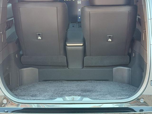 ＬＭ ＬＭ５００ｈ　エグゼクティブ　モデリスタエアロ／４８インチ後席スクリーン／１９インチ純正ＡＷ／ガラスルーフ／マークレビンソン／全周囲カメラ／デジタルインナーミラー／ユニバーサルステップ／グラファイトブラックガラスフレーク（12枚目）