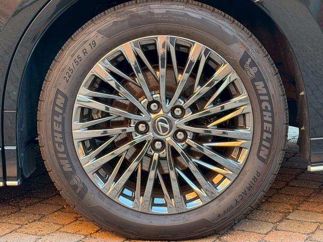 ＬＭ ＬＭ５００ｈ　エグゼクティブ　モデリスタエアロ／４８インチ後席スクリーン／１９インチ純正ＡＷ／ガラスルーフ／マークレビンソン／全周囲カメラ／デジタルインナーミラー／ユニバーサルステップ／グラファイトブラックガラスフレーク（14枚目）