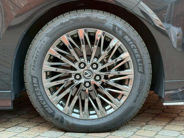 ＬＭ ＬＭ５００ｈ　エグゼクティブ　モデリスタエアロ／４８インチ後席スクリーン／１９インチ純正ＡＷ／ガラスルーフ／マークレビンソン／全周囲カメラ／デジタルインナーミラー／ユニバーサルステップ／グラファイトブラックガラスフレーク（15枚目）