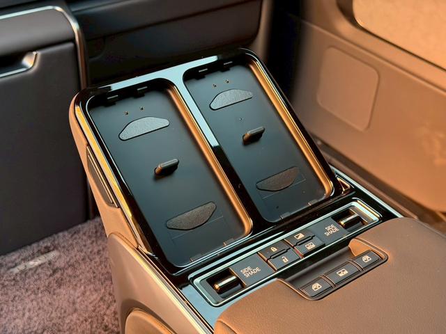 ＬＭ ＬＭ５００ｈ　エグゼクティブ　モデリスタエアロ／４８インチ後席スクリーン／１９インチ純正ＡＷ／ガラスルーフ／マークレビンソン／全周囲カメラ／デジタルインナーミラー／ユニバーサルステップ／グラファイトブラックガラスフレーク（19枚目）