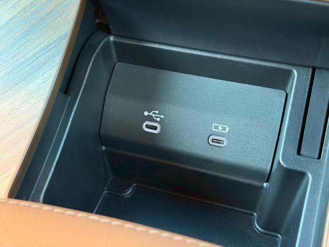 ＬＭ ＬＭ５００ｈ　エグゼクティブ　モデリスタエアロ／４８インチ後席スクリーン／１９インチ純正ＡＷ／ガラスルーフ／マークレビンソン／全周囲カメラ／デジタルインナーミラー／ユニバーサルステップ／グラファイトブラックガラスフレーク（31枚目）