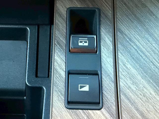 ＬＭ ＬＭ５００ｈ　エグゼクティブ　モデリスタエアロ／４８インチ後席スクリーン／１９インチ純正ＡＷ／ガラスルーフ／マークレビンソン／全周囲カメラ／デジタルインナーミラー／ユニバーサルステップ／グラファイトブラックガラスフレーク（32枚目）