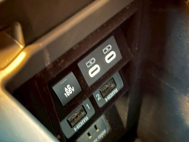 ＬＭ ＬＭ５００ｈ　エグゼクティブ　モデリスタエアロ／４８インチ後席スクリーン／１９インチ純正ＡＷ／ガラスルーフ／マークレビンソン／全周囲カメラ／デジタルインナーミラー／ユニバーサルステップ／グラファイトブラックガラスフレーク（43枚目）