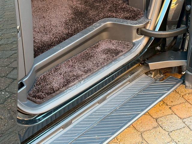 ＬＭ ＬＭ５００ｈ　エグゼクティブ　モデリスタエアロ／４８インチ後席スクリーン／１９インチ純正ＡＷ／ガラスルーフ／マークレビンソン／全周囲カメラ／デジタルインナーミラー／ユニバーサルステップ／グラファイトブラックガラスフレーク（47枚目）