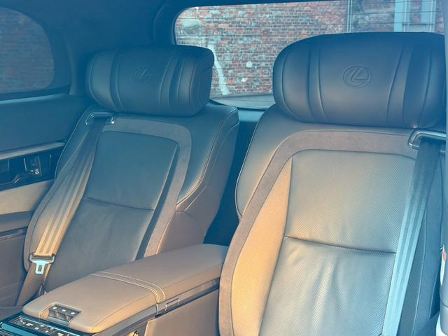 ＬＭ ＬＭ５００ｈ　エグゼクティブ　モデリスタエアロ／４８インチ後席スクリーン／１９インチ純正ＡＷ／ガラスルーフ／マークレビンソン／全周囲カメラ／デジタルインナーミラー／ユニバーサルステップ／グラファイトブラックガラスフレーク（51枚目）