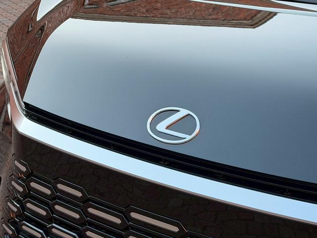 ＬＭ ＬＭ５００ｈ　エグゼクティブ　モデリスタエアロ／４８インチ後席スクリーン／１９インチ純正ＡＷ／ガラスルーフ／マークレビンソン／全周囲カメラ／デジタルインナーミラー／ユニバーサルステップ／グラファイトブラックガラスフレーク（57枚目）