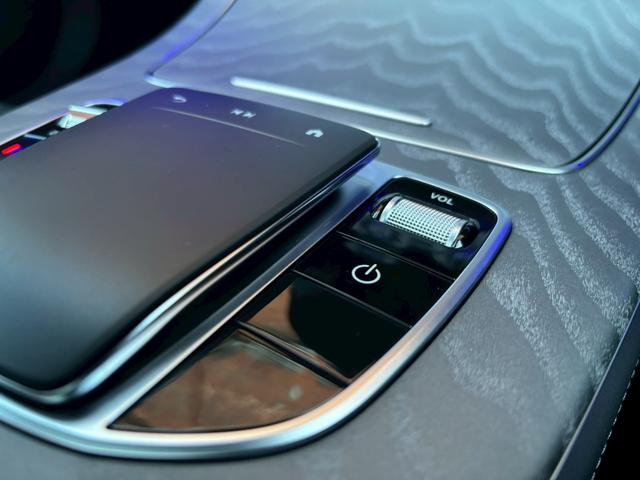 ＣＬＳクラス ＣＬＳ２２０ｄ　スポーツ　エクスクルーシブパッケージ　１オナ／黒革／シートヒーター／ベンチレーション／サンルーフ／レーダーセーフティパッケージ／ブルメスターサウンド／純正ナビ・地デジ／アクティブディスタンスアシスト／純正１９インチＡＷ／電動リアゲート／（44枚目）