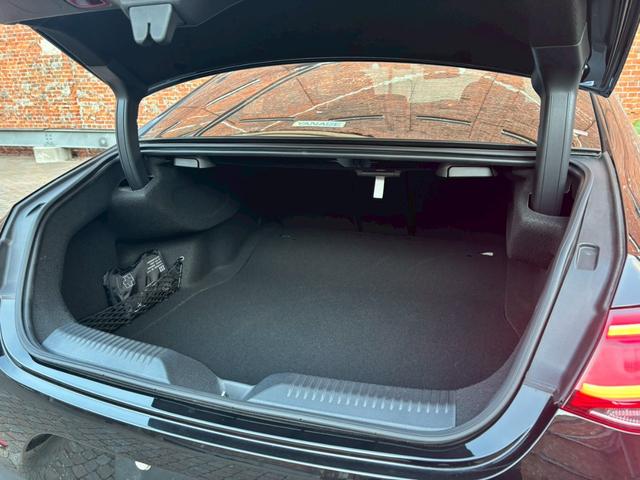 ＣＬＳクラス ＣＬＳ２２０ｄ　スポーツ　エクスクルーシブパッケージ　１オナ／黒革／シートヒーター／ベンチレーション／サンルーフ／レーダーセーフティパッケージ／ブルメスターサウンド／純正ナビ・地デジ／アクティブディスタンスアシスト／純正１９インチＡＷ／電動リアゲート／（67枚目）