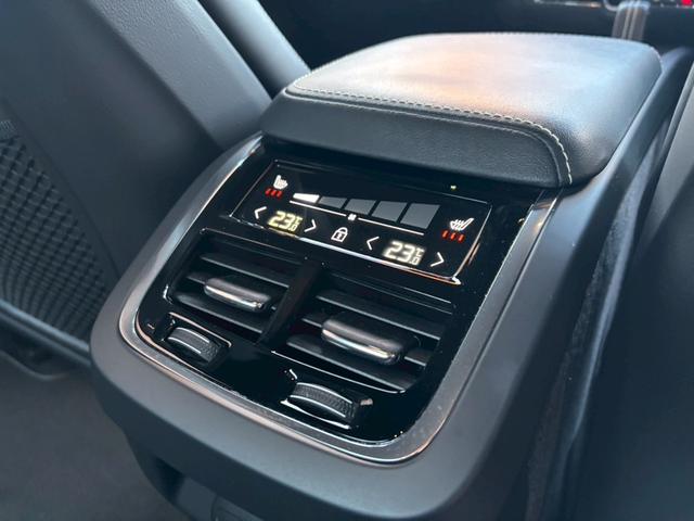 Ｓ６０ Ｂ５　Ｒデザイン　黒革シート／３６０°ビューカメラ／禁煙車／インテリセーフ／シートヒーター／純正９インチナビ／ＡｐｐｌｅＣａｒＰｌａｙ／Ｂｌｕｅｔｏｏｔｈ／フルセグＴＶ／パワーバックドア／ＬＥＤヘッドライト（6枚目）