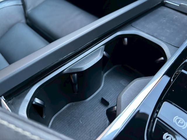 Ｓ６０ Ｂ５　Ｒデザイン　黒革シート／３６０°ビューカメラ／禁煙車／インテリセーフ／シートヒーター／純正９インチナビ／ＡｐｐｌｅＣａｒＰｌａｙ／Ｂｌｕｅｔｏｏｔｈ／フルセグＴＶ／パワーバックドア／ＬＥＤヘッドライト（15枚目）