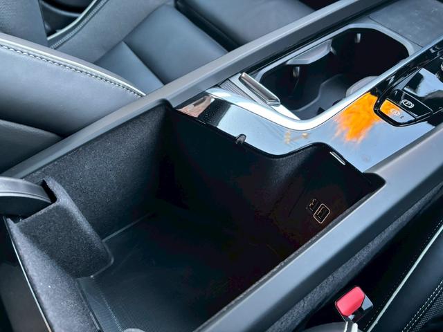 Ｓ６０ Ｂ５　Ｒデザイン　黒革シート／３６０°ビューカメラ／禁煙車／インテリセーフ／シートヒーター／純正９インチナビ／ＡｐｐｌｅＣａｒＰｌａｙ／Ｂｌｕｅｔｏｏｔｈ／フルセグＴＶ／パワーバックドア／ＬＥＤヘッドライト（22枚目）