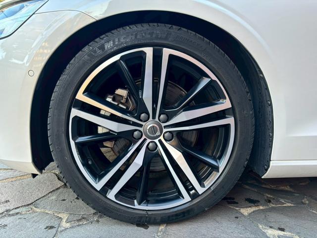 Ｓ６０ Ｂ５　Ｒデザイン　黒革シート／３６０°ビューカメラ／禁煙車／インテリセーフ／シートヒーター／純正９インチナビ／ＡｐｐｌｅＣａｒＰｌａｙ／Ｂｌｕｅｔｏｏｔｈ／フルセグＴＶ／パワーバックドア／ＬＥＤヘッドライト（27枚目）