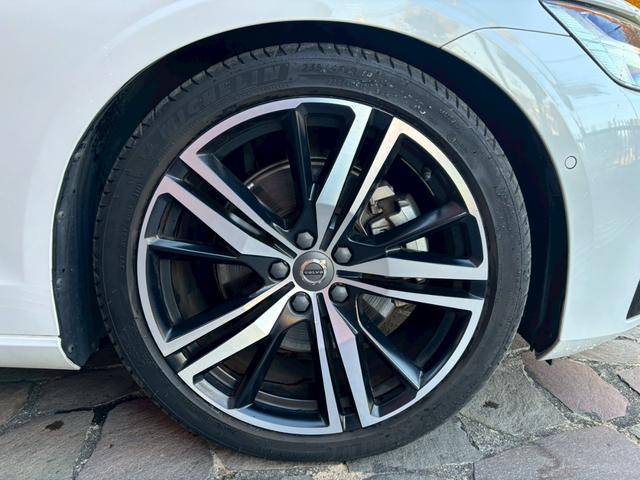 Ｓ６０ Ｂ５　Ｒデザイン　黒革シート／３６０°ビューカメラ／禁煙車／インテリセーフ／シートヒーター／純正９インチナビ／ＡｐｐｌｅＣａｒＰｌａｙ／Ｂｌｕｅｔｏｏｔｈ／フルセグＴＶ／パワーバックドア／ＬＥＤヘッドライト（29枚目）