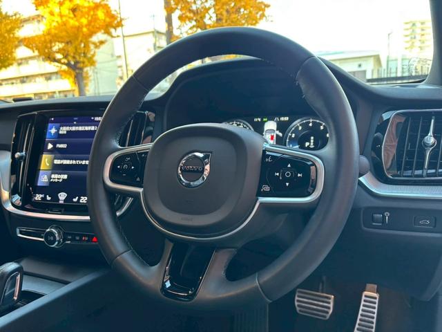 Ｓ６０ Ｂ５　Ｒデザイン　黒革シート／３６０°ビューカメラ／禁煙車／インテリセーフ／シートヒーター／純正９インチナビ／ＡｐｐｌｅＣａｒＰｌａｙ／Ｂｌｕｅｔｏｏｔｈ／フルセグＴＶ／パワーバックドア／ＬＥＤヘッドライト（31枚目）