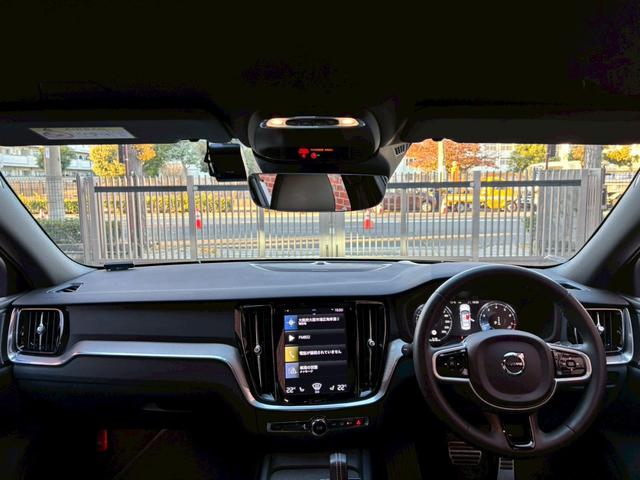 Ｓ６０ Ｂ５　Ｒデザイン　黒革シート／３６０°ビューカメラ／禁煙車／インテリセーフ／シートヒーター／純正９インチナビ／ＡｐｐｌｅＣａｒＰｌａｙ／Ｂｌｕｅｔｏｏｔｈ／フルセグＴＶ／パワーバックドア／ＬＥＤヘッドライト（39枚目）